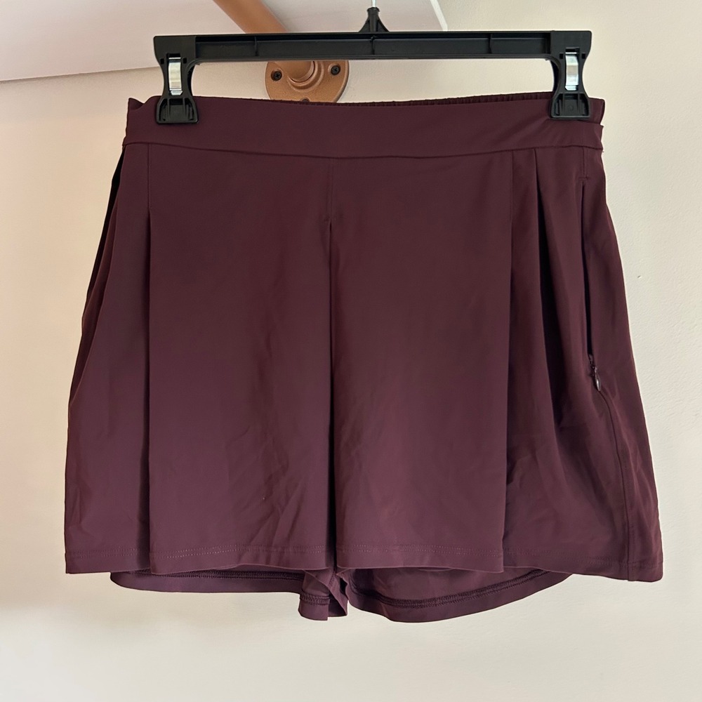 Lululemon & go city Pleated Maroon Athletic Skort Size 4 with Pockets
